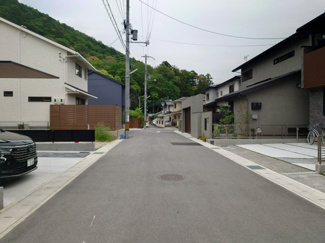 【前面道路含む現地写真】