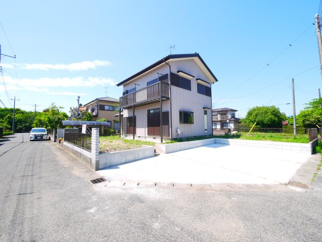 大網白里市富田　中古戸建の駐車場|内装リフォーム済み令和7年1月 システムキッチン都市ガス並列2台可 敷地約71坪