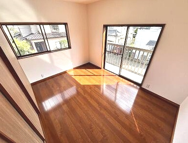 大網白里市富田　中古戸建の洋室|内装リフォーム済み令和7年1月 システムキッチン都市ガス並列2台可 敷地約71坪