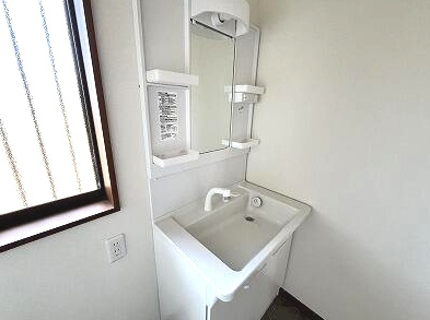 大網白里市富田　中古戸建の独立洗面台|内装リフォーム済み令和7年1月 システムキッチン都市ガス並列2台可 敷地約71坪