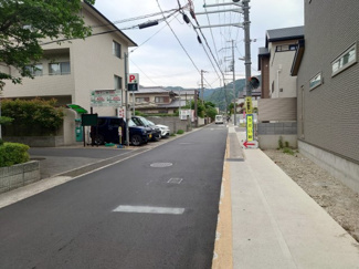 【前面道路含む現地写真】