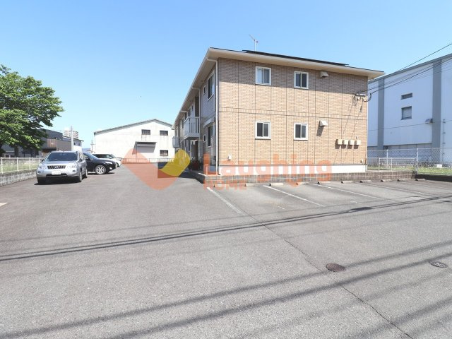 アルルA棟の駐車場|駐車スペースもあります