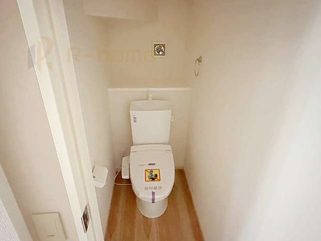 水戸市酒門町15期　新築戸建て　2号棟のトイレ|温水洗浄便座付きのトイレ。
トイレが２ヵ所設置で朝の忙しい時間でも安心です。