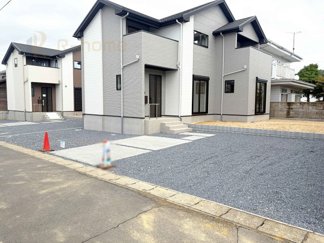 水戸市酒門町15期　新築戸建て　2号棟の駐車場|カースペースは3台完備。ゲスト用のスペースも確保できますね♪