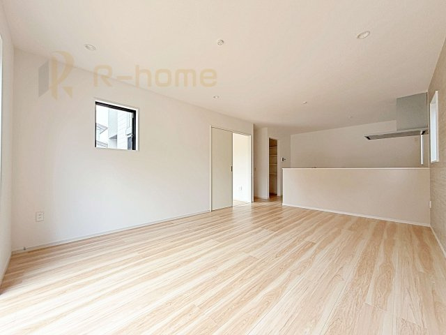 水戸市酒門町15期　新築戸建て　2号棟の居間・リビング|広々としたLDK♪充分な広さがあり、ご家族でインテリアのレイアウトを考えるのも楽しみですね！