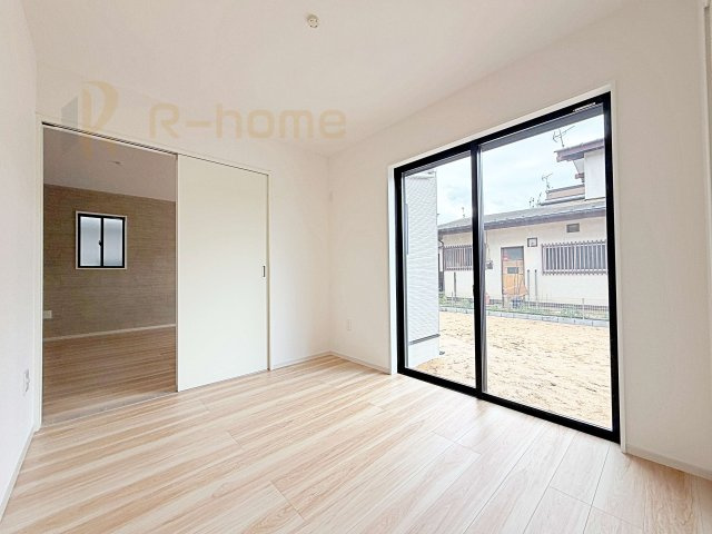 水戸市酒門町15期　新築戸建て　2号棟の洋室|1階洋室はゲストルーム、キッズスペースとしても利用可能♪
開放してリビングと繋げればゆとりの大空間！