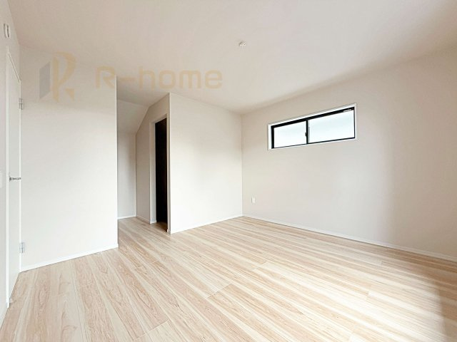 水戸市酒門町15期　新築戸建て　2号棟の洋室|収納便利なウォークインクローゼット付きの洋室♪
明るく風通しの良いお部屋です♪
