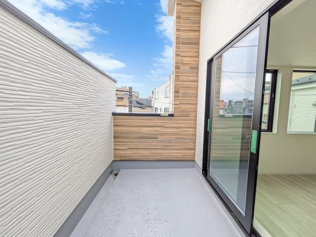 八王子市　元本郷町　新築一戸建て　１０期のバルコニー|～陽当たりの良いバルコニー　洗濯物がよく乾きそうです～