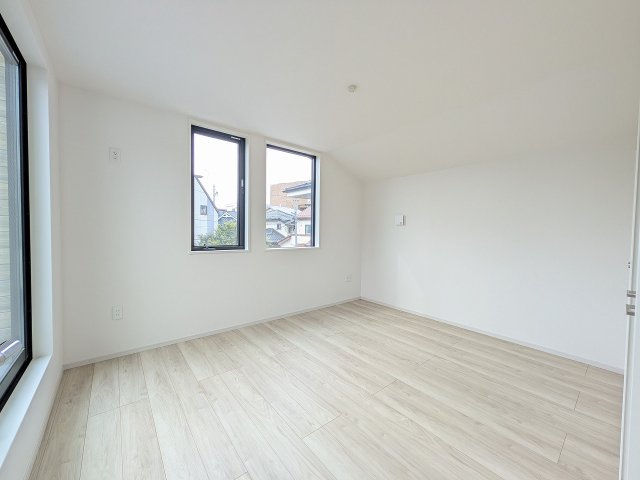 八王子市　元本郷町　新築一戸建て　１０期の寝室|～2階バルコニーに面している6.6帖の主寝室です～