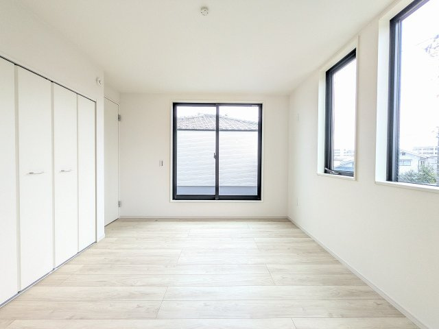 八王子市　元本郷町　新築一戸建て　１０期の寝室|～2階バルコニーに面している6.6帖の主寝室です～