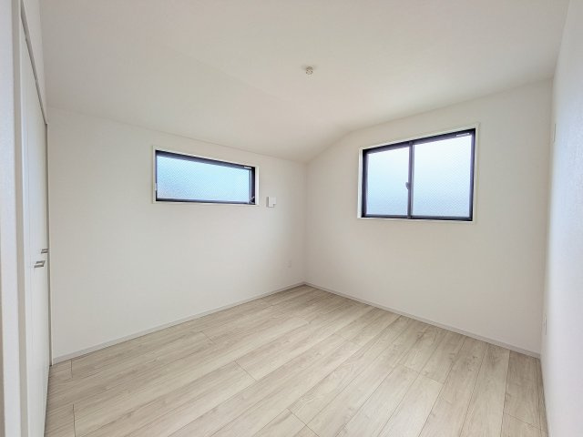 八王子市　元本郷町　新築一戸建て　１０期の洋室|～2階5.2帖の洋室　2面採光で