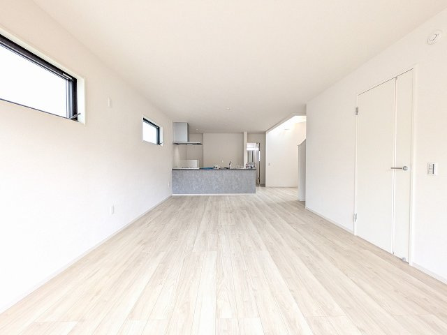 八王子市　元本郷町　新築一戸建て　１０期の居間・リビング|～23.2帖の明るく開放感のあるLDK、家族団欒の時間をお過ごしいただけます～