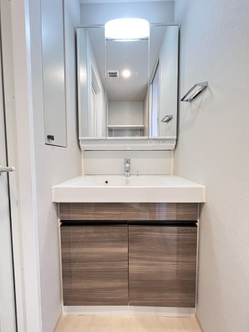 大阪市都島区片町１丁目の賃貸マンションの洗面所