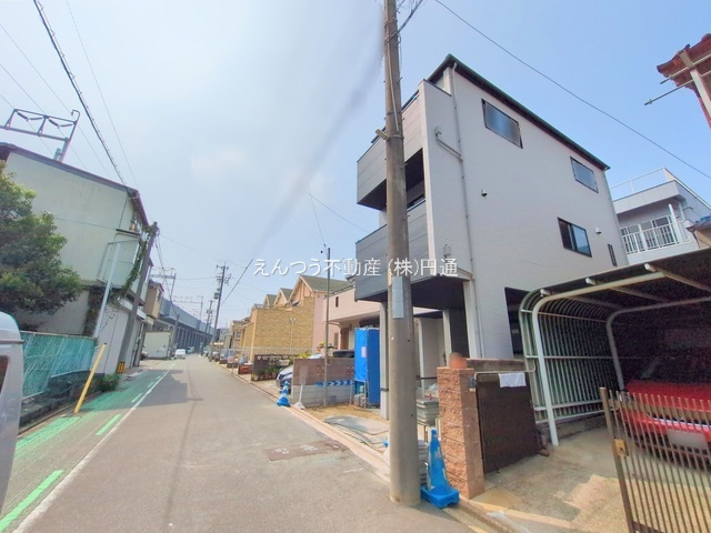 千年2期の前面道路含む現地写真