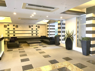 【エントランス】 | ご自宅から現地まで、当社スタッフがお車にて、「お迎え・お送り」をしております。ぜひお気軽にお問い合わせくださいませ♪