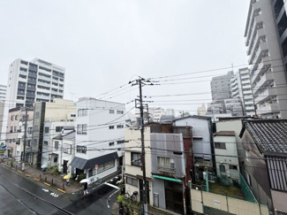 【展望】 | 眼前に広がる空の雄大さと、このお部屋の自慢の一つである「眺望」をご覧ください。毎日、この景色を独り占めできる新生活に夢が広がります。～即日のご見学可能～　お問合せはお気軽にどうぞ。
