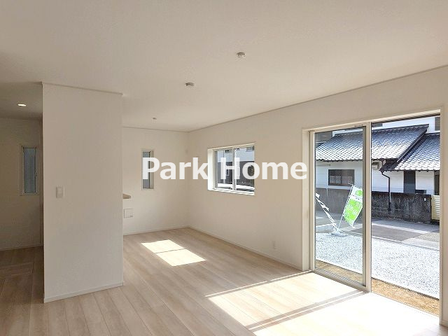 高知市役知町　新築戸建ての居間・リビング|１F:16LDK