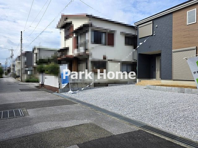 高知市役知町　新築戸建ての前面道路含む現地写真