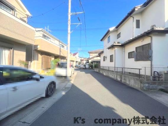 ■高座郡寒川町小動　中古戸建の前面道路含む現地写真|周辺は閑静な住宅街です♪