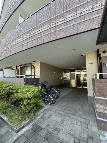 アベニール香里のエントランス