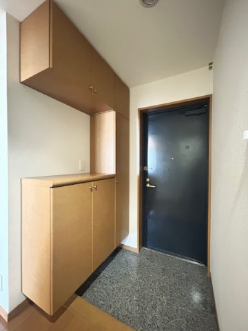 セントラルタワー（ザザシティ浜松西館）の玄関|下駄箱も大きく、広さも充分の玄関