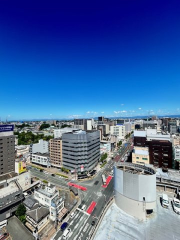 セントラルタワー（ザザシティ浜松西館）の展望|お部屋に行くまでの通路から見える北側ロケーションになります。