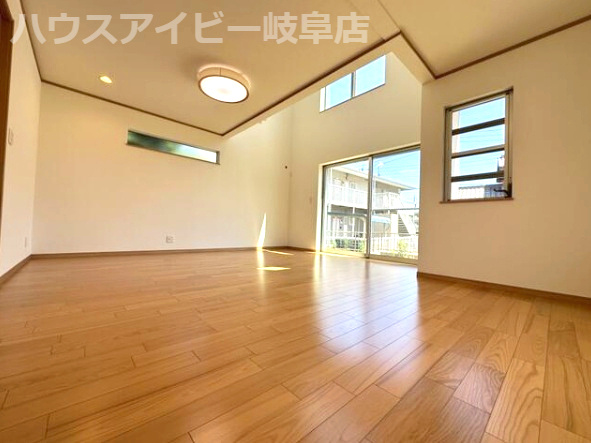 【居間・リビング】の画像