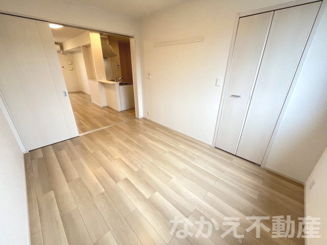 【寝室】 | 広々とした洋室です