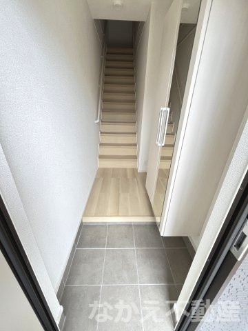 【玄関】 | 収納もある玄関です