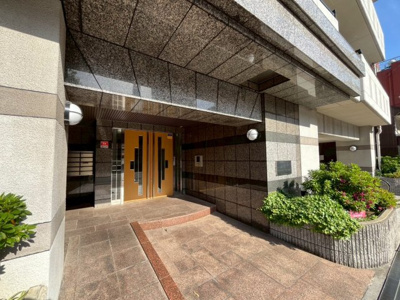 【その他】 | シャルマンフジ・ビルトモアー住吉・東粉浜 | 近くには大きな公園があり、幼稚園、小学校、中学校も徒歩圏内にあるので、子育て中のファミリーには嬉しい立地です。