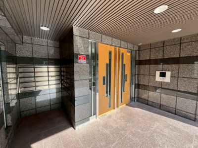 【その他共用部分】 | シャルマンフジ・ビルトモアー住吉・東粉浜 | 共用エントランスにはオートロックシステムを採用し、セキュリティに配慮しています。