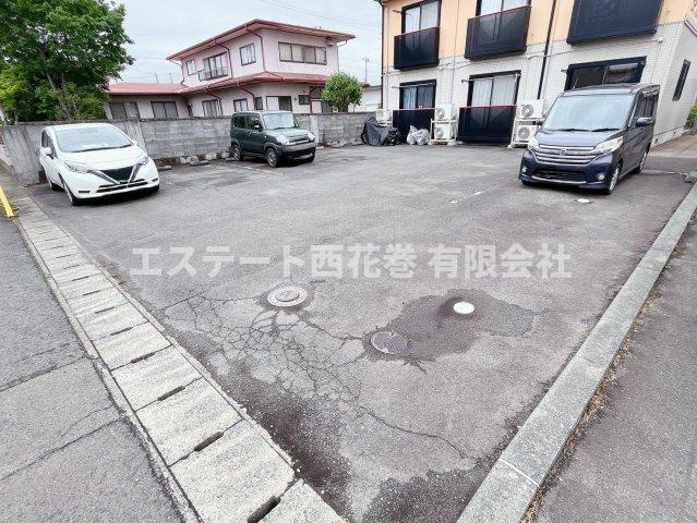 エデン西大通りの駐車場