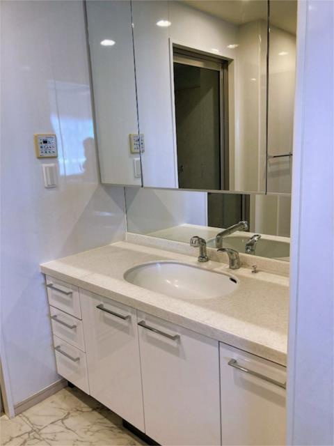 中古マンション　キャンファーローレルタワー豊橋の洗面所|洗面台 