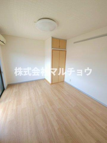 ハイツPALの居間・リビング|こちらのリビングで趣味の時間をお楽しみください