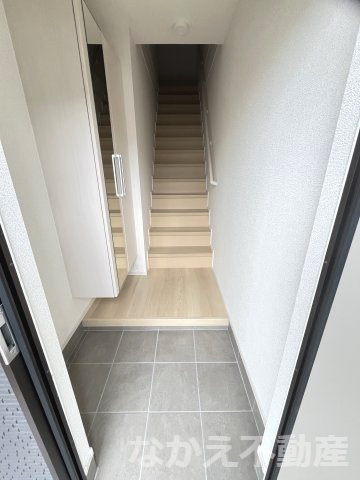 【玄関】 | 収納もある玄関です