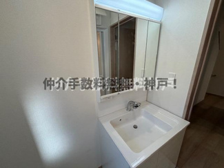 【独立洗面台】 | 神戸市垂水区桃山台6丁目　新築戸建1号棟　仲介手数料無料！ | 朝の身支度には欠かせない独立洗面化粧台