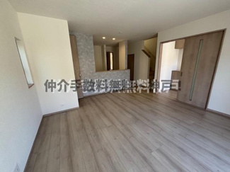 【居間・リビング】 | 神戸市垂水区桃山台6丁目　新築戸建1号棟　仲介手数料無料！ | ゆったりとした居間です