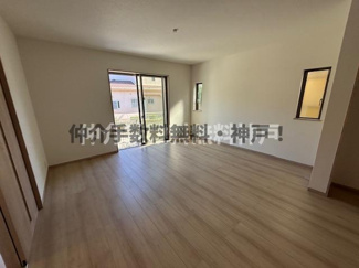 【居間・リビング】 | 神戸市垂水区桃山台6丁目　新築戸建1号棟　仲介手数料無料！ | 使いやすい居間です