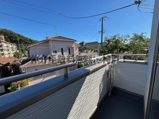 【バルコニー】 | 神戸市垂水区桃山台6丁目　新築戸建1号棟　仲介手数料無料！ | バルコニーからの眺めを楽しみながら食事をしませんか