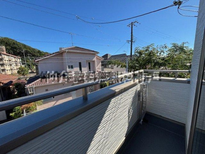 【バルコニー】 | 神戸市垂水区桃山台6丁目　新築戸建1号棟　仲介手数料無料！ | バルコニーからの眺めを楽しみながら食事をしませんか