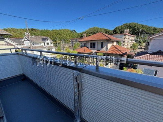 【バルコニー】 | 神戸市垂水区桃山台6丁目　新築戸建1号棟　仲介手数料無料！ | バルコニーからの眺めを楽しみながら食事をしませんか