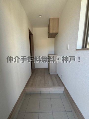 【玄関】 | 神戸市垂水区桃山台6丁目　新築戸建1号棟　仲介手数料無料！ | ゆったりとした玄関です