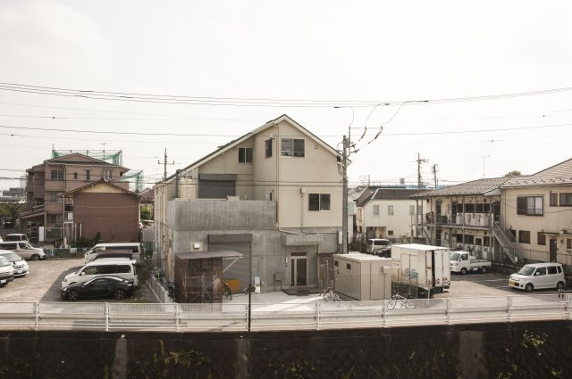 久地2丁目　売工場の外観|耐震性・荷重性に優れた鉄筋コンクリートを1階に採用。