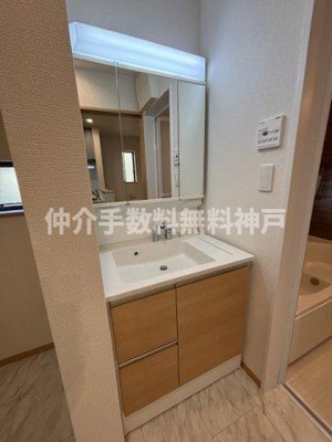 【独立洗面台】 | 神戸市垂水区桃山台6丁目　新築戸建2号棟　仲介手数料無料！ | 使いやすい独立洗面台です