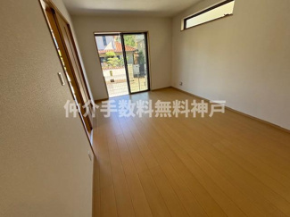 【居間・リビング】 | 神戸市垂水区桃山台6丁目　新築戸建2号棟　仲介手数料無料！ | ゆったりとしたリビングです
