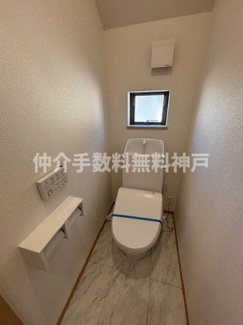 【トイレ】 | 神戸市垂水区桃山台6丁目　新築戸建2号棟　仲介手数料無料！ | トイレです