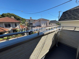 【バルコニー】 | 神戸市垂水区桃山台6丁目　新築戸建2号棟　仲介手数料無料！ | 暖かな日差しのふりそそぐバルコニー