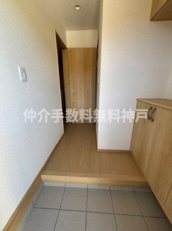 【玄関】 | 神戸市垂水区桃山台6丁目　新築戸建2号棟　仲介手数料無料！ | 毎日通る玄関はこちらです