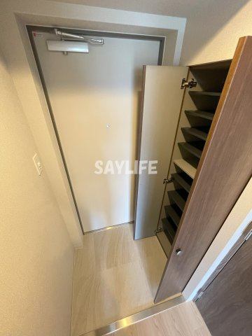 ArtizA京橋WESTの玄関