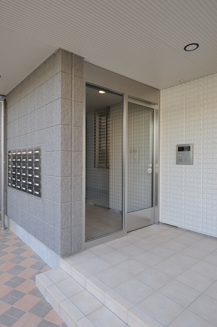 アルメリアのエントランス|★オートロック完備★